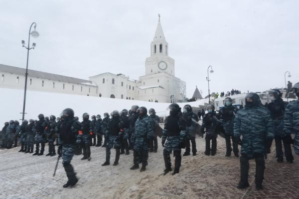 &laquo;Вы меня бить, пинать будете?&raquo;: задержанных на акции в защиту Навального казанцев свозили в ОП на &laquo;краснобусах&raquo;