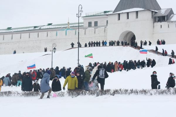 &laquo;Вы меня бить, пинать будете?&raquo;: задержанных на акции в защиту Навального казанцев свозили в ОП на &laquo;краснобусах&raquo;