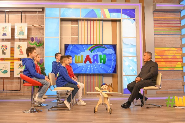 Рустам Минниханов посетил детский телеканал &laquo;ШАЯН ТВ&raquo; (ФОТО) 