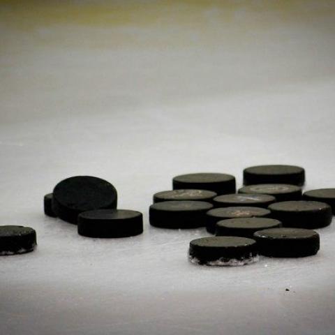 "Мечтаю сыграть с отцом". Зарипов-младший забросил первую шайбу "Мечтаю сыграть с отцом". Зарипов-младший забросил первую шайбу