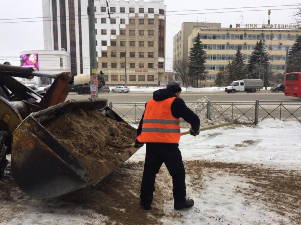 Дорожные службы Казани в усиленном режиме борются с последствиями погодной аномалии Дорожные службы Казани в усиленном режиме борются с последствиями погодной аномалии