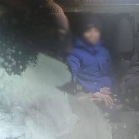 В Татарстане спасли замерзающих на трассе мужчину с ребенком