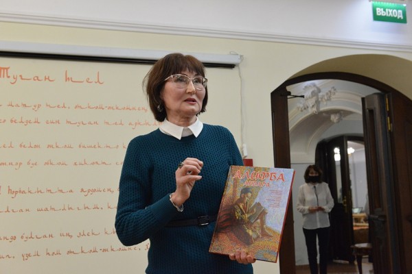 В Литературном музее Габдуллы Тукая состоялось открытие выставки художника Анвара Сайфутдинова &laquo;Сказки Востока&raquo; (ФОТО)