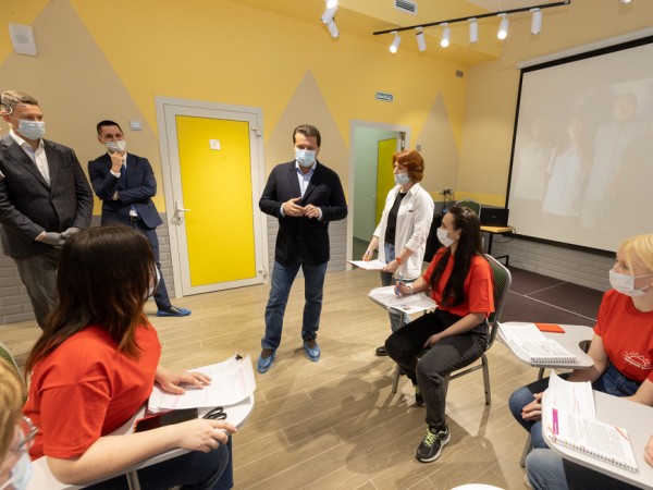 И.Метшин посетил новый молодежный клуб &laquo;Свои&raquo; в Кировском районе Казани