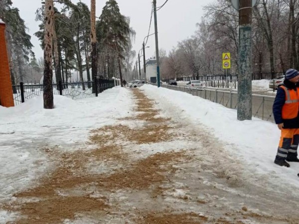 Дорожные службы Казани в усиленном режиме борются с последствиями погодной аномалии Дорожные службы Казани в усиленном режиме борются с последствиями погодной аномалии