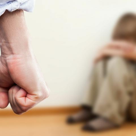 Житель Казани ударил сына, заступившегося за мать &ndash; у ребенка перелом позвоночника