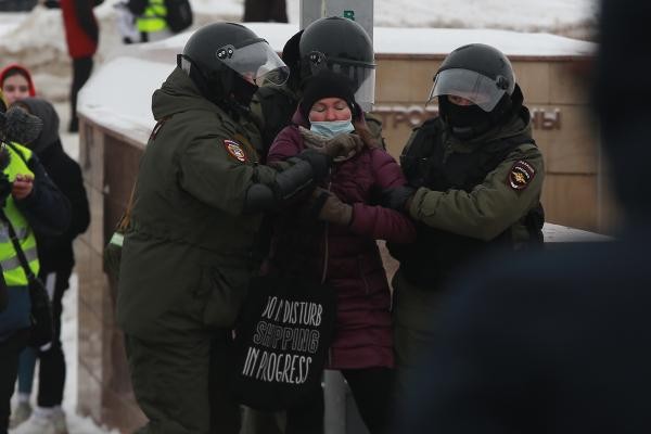 &laquo;Вы меня бить, пинать будете?&raquo;: задержанных на акции в защиту Навального казанцев свозили в ОП на &laquo;краснобусах&raquo;