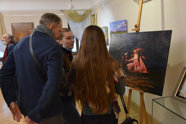 В Литературном музее Габдуллы Тукая состоялось открытие выставки художника Анвара Сайфутдинова &laquo;Сказки Востока&raquo; (ФОТО)