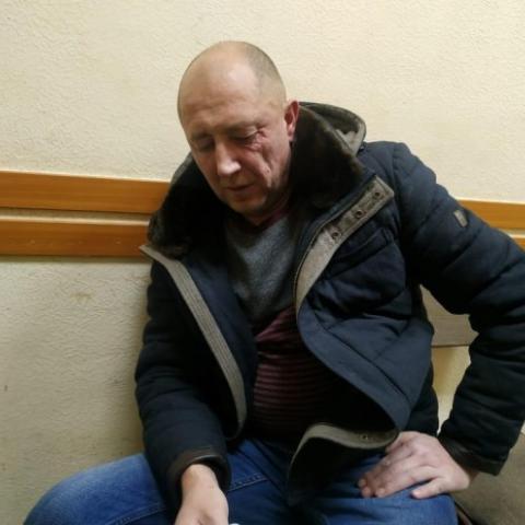 «Умоляю, не делай этого!». Отец швырял маленьких детей лицом об пол и пинал ногами по голове «Умоляю, не делай этого!». Отец швырял маленьких детей лицом об пол и пинал ногами по голове