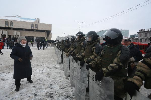 &laquo;Вы меня бить, пинать будете?&raquo;: задержанных на акции в защиту Навального казанцев свозили в ОП на &laquo;краснобусах&raquo;