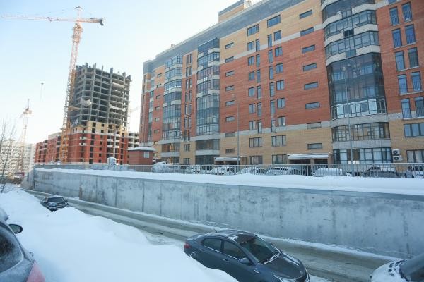 &laquo;Мы ведь не в Куюках живем!&raquo;: обитатели &laquo;человейника&raquo; в казанском ЖК взвыли от отсутствия дорог и парковок 