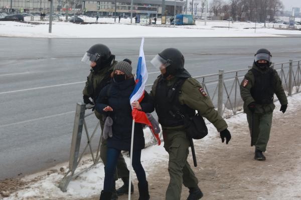 &laquo;Вы меня бить, пинать будете?&raquo;: задержанных на акции в защиту Навального казанцев свозили в ОП на &laquo;краснобусах&raquo;