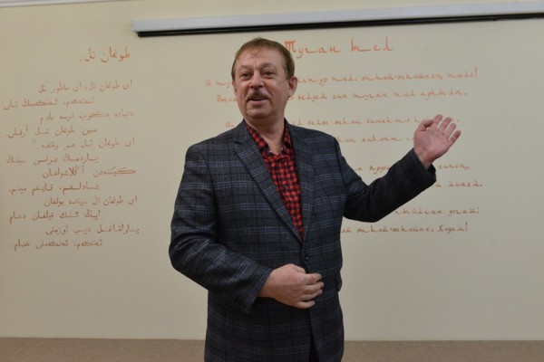 В Литературном музее Габдуллы Тукая состоялось открытие выставки художника Анвара Сайфутдинова &laquo;Сказки Востока&raquo; (ФОТО)