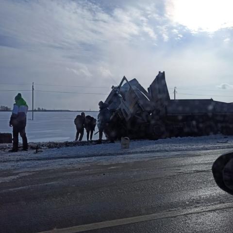 На трассе в Татарстане произошло жуткое ДТП с грузовиком: двое погибли и трое пострадали