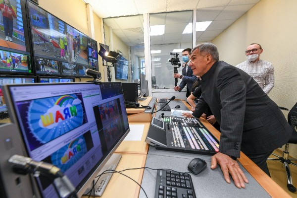 Рустам Минниханов посетил детский телеканал &laquo;ШАЯН ТВ&raquo; (ФОТО) 