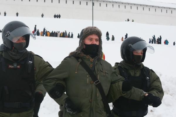 &laquo;Вы меня бить, пинать будете?&raquo;: задержанных на акции в защиту Навального казанцев свозили в ОП на &laquo;краснобусах&raquo;