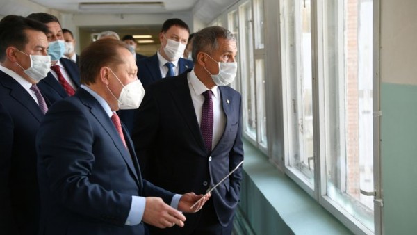 Минниханов посетил отремонтированный корпус Нижнекамской ЦРМБ