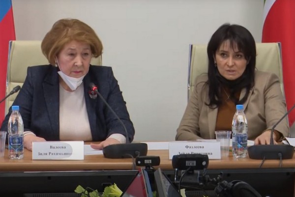 &laquo;Вы о последствиях людей предупреждаете?&raquo;: противницы вакцинации от ковида в Казани поскандалили с чиновниками