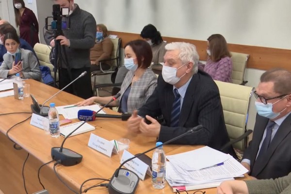 &laquo;Вы о последствиях людей предупреждаете?&raquo;: противницы вакцинации от ковида в Казани поскандалили с чиновниками