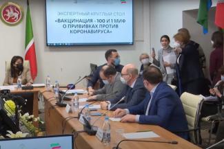 &laquo;Вы о последствиях людей предупреждаете?&raquo;: противницы вакцинации от ковида в Казани поскандалили с чиновниками