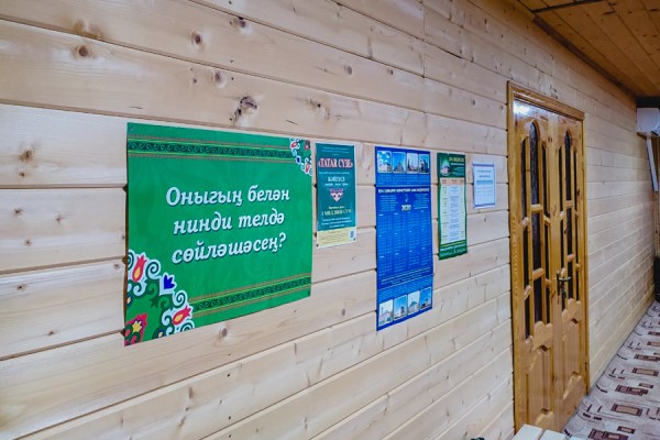 &ldquo;Син оныгың белән нинди телдә сөйләшәсең?": мечети Татарстана встречают прихожан с плакатами назидательного содержания (ФОТО)