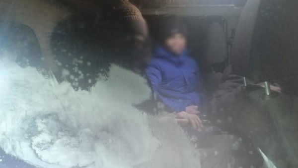 В Татарстане спасли замерзающих на трассе мужчину с ребенком