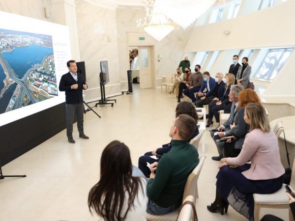 Парк горизонтов в Казани: зеленые аллеи, оранжерея с редкими растениями, мост и фонтан-зеркало