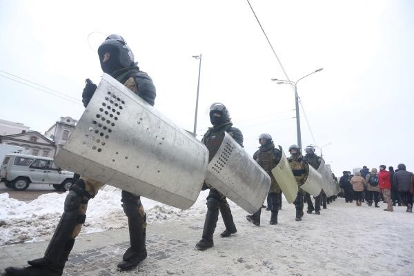 &laquo;Вы меня бить, пинать будете?&raquo;: задержанных на акции в защиту Навального казанцев свозили в ОП на &laquo;краснобусах&raquo;