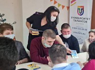 Полицейские Елабуги и члены Общественного совета провели урок по кибербезопасности в подростковом клубе &laquo;Спутник&raquo;