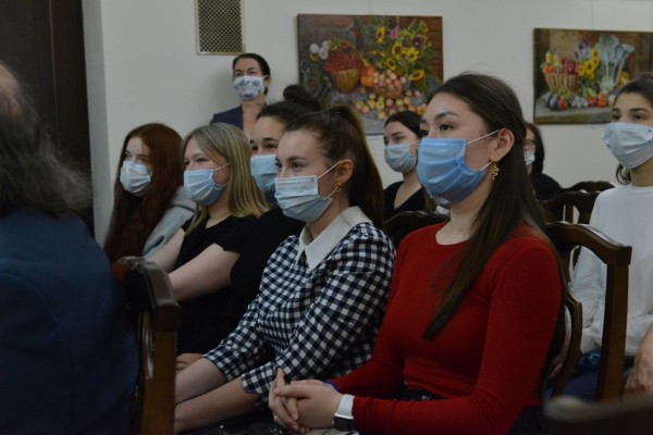 В Литературном музее Габдуллы Тукая состоялось открытие выставки художника Анвара Сайфутдинова &laquo;Сказки Востока&raquo; (ФОТО)