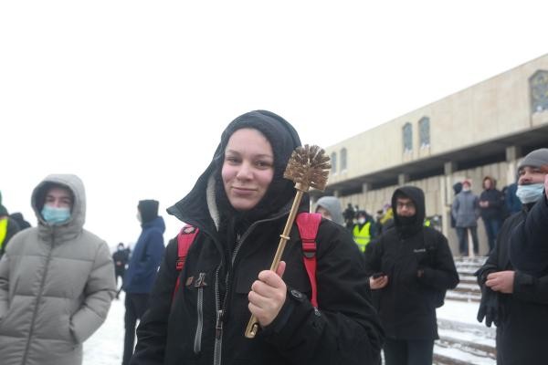 &laquo;Вы меня бить, пинать будете?&raquo;: задержанных на акции в защиту Навального казанцев свозили в ОП на &laquo;краснобусах&raquo;