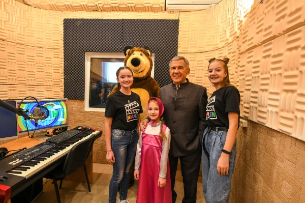 Рустам Минниханов посетил детский телеканал &laquo;ШАЯН ТВ&raquo; (ФОТО) 