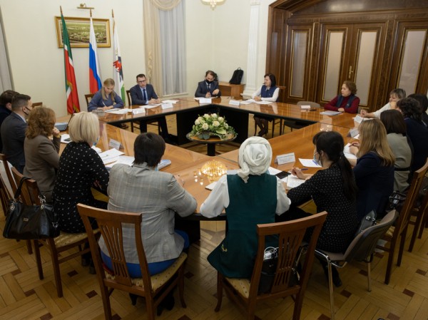 На круглом столе по развитию национального образования в Казани предложили открыть школьные театральные студии