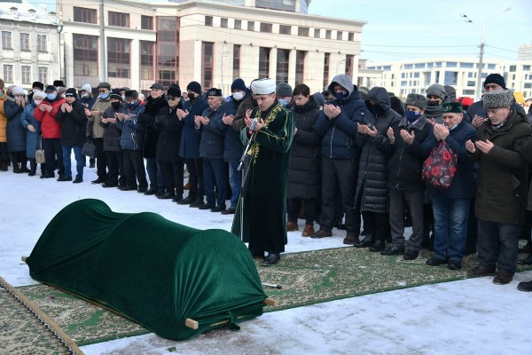 В Казани простились с народной артисткой России и Татарстана Нажибой Ихсановой (ФОТО) В Казани простились с народной артисткой России и Татарстана Нажибой Ихсановой (ФОТО)