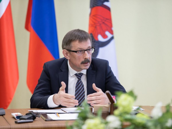 Строительство школы обсудили жители поселков Привольный и Вишневка с администрацией Советского района