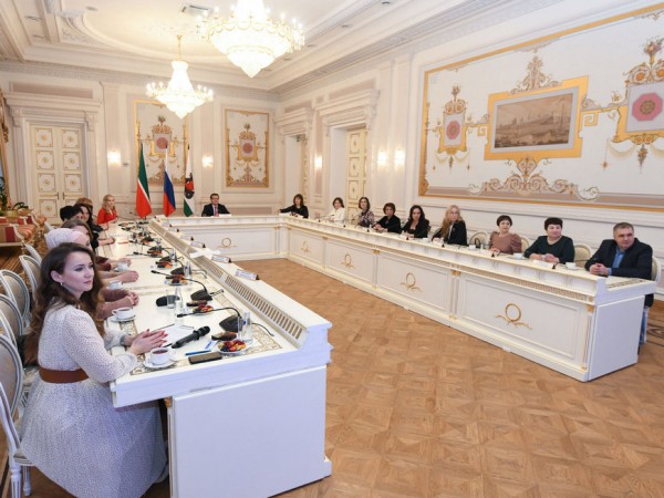 И.Метшин: «Для нас это возможность сказать слова благодарности, восхищения, любви и нежности нашим прекрасным женщинам» И.Метшин: «Для нас это возможность сказать слова благодарности, восхищения, любви и нежности нашим прекрасным женщинам»