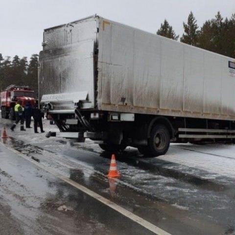 Семеро погибших в страшном ДТП с легковушкой и грузовиком под Самарой были пьяны Семеро погибших в страшном ДТП с легковушкой и грузовиком под Самарой были пьяны