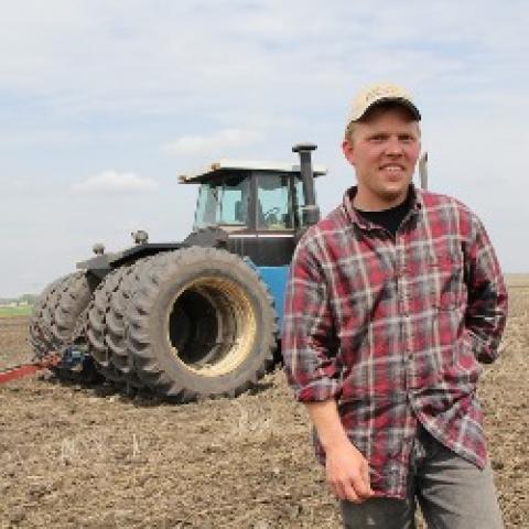 Предприятие "Элита" ищет тракториста