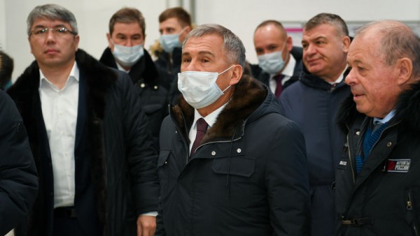 Минниханов ознакомился с производством вертолетов на Улан-Удэнском авиазаводе