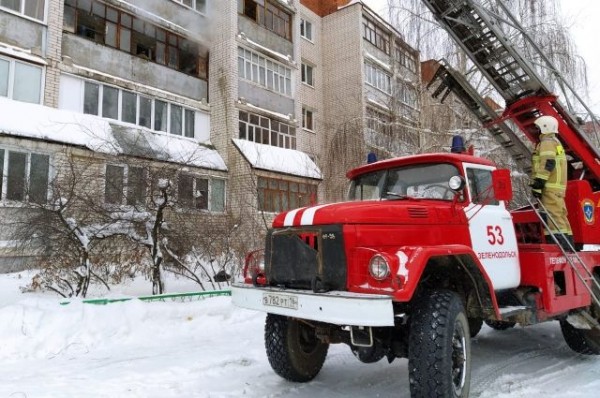 В Казани во дворе на ул. Тэцевская не смогла проехать пожарная машина