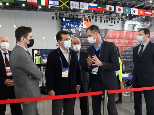 Более 400 спортсменов из 50 стран мира собрались в Казани на Кубке мира по фехтованию