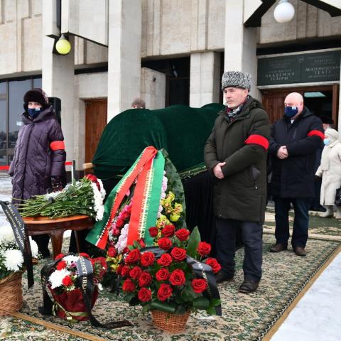 В Казани простились с народной артисткой России и Татарстана Нажибой Ихсановой (ФОТО) В Казани простились с народной артисткой России и Татарстана Нажибой Ихсановой (ФОТО)