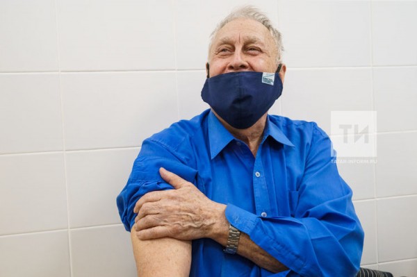 Три артиста театра Камала привились от коронавируса