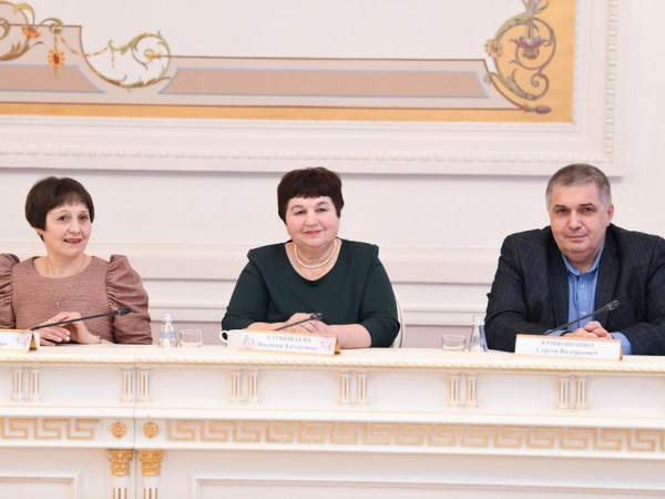 И.Метшин: «Для нас это возможность сказать слова благодарности, восхищения, любви и нежности нашим прекрасным женщинам» И.Метшин: «Для нас это возможность сказать слова благодарности, восхищения, любви и нежности нашим прекрасным женщинам»