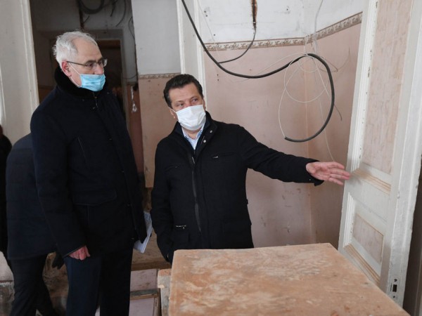 Ильсур Метшин проверил ход ремонта самого первого в Казани детского сада, которому 108 лет