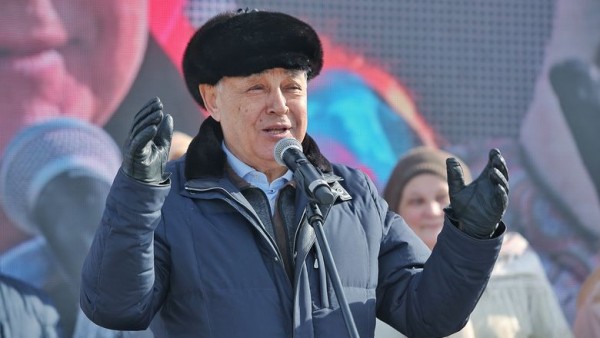 Проводы зимы и единение народов: Мухаметшин открыл Масленицу в Казани