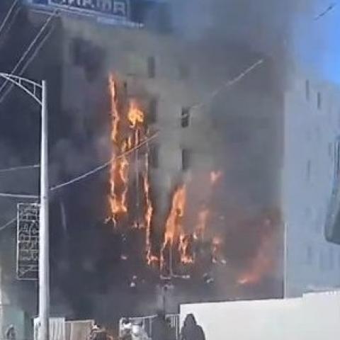 В Самаре загорелся торговый центр (ВИДЕО)