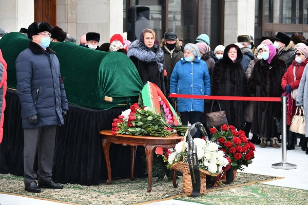 В Казани простились с народной артисткой России и Татарстана Нажибой Ихсановой (ФОТО) В Казани простились с народной артисткой России и Татарстана Нажибой Ихсановой (ФОТО)