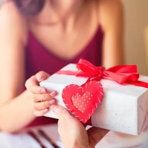 ИДЕИ подарков к 8 марта