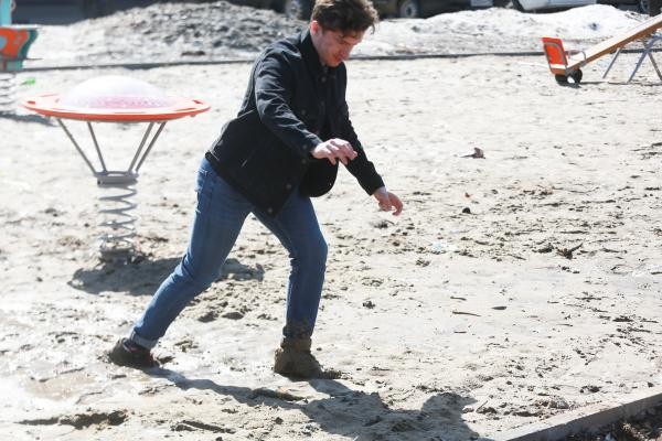 &laquo;Вот такое безобразие сотворили!&raquo;: на детской площадке в казанском дворе людей засасывают &laquo;зыбучие пески&raquo;